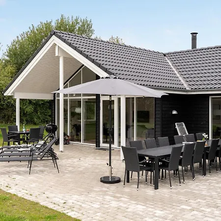 In Sydals With Kitchen *